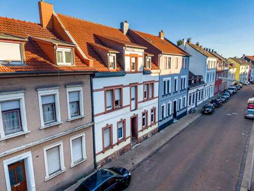 Foto - Haus zum Kaufen in Saarbrücken 380.000,00 € 233 m²