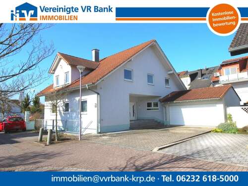 Foto - Haus zum Kaufen in Neulußheim 849.000,00 € 208 m²