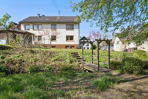 Foto - Haus zum Kaufen in Netphen 299.000,00 € 268 m²