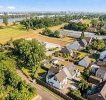 Haus zum Kaufen in Düsseldorf-Lörick 1.300.000,00 € 277 m²