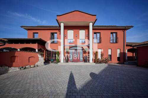 Foto - Haus zum Kaufen in Hunderdorf 1.440.000,00 € 506.98 m²