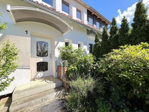 Foto - Haus zum Mieten in Uetze 1.350,00 € 137 m²