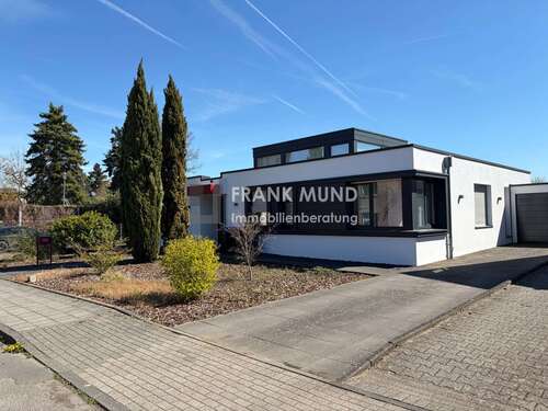 Foto - Haus zum Kaufen in Korschenbroich-Neersbroich 890.000,00 € 164 m²