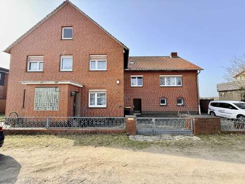 Foto - Haus zum Kaufen in Neustadt am Rübenberge 249.000,00 € 227 m²