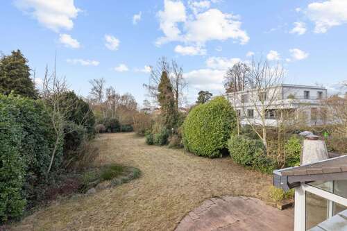 Foto - Haus zum Kaufen in Düsseldorf - Lohausen 1.695.000,00 € 168 m²