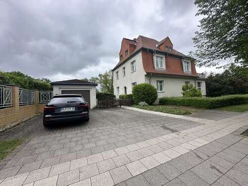 Foto - Haus zum Kaufen in Leuna 450.000,00 € 330 m²