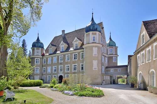 Foto - Haus zum Kaufen in Gutenzell-Hürbel 9.900.000,00 € 1687 m²