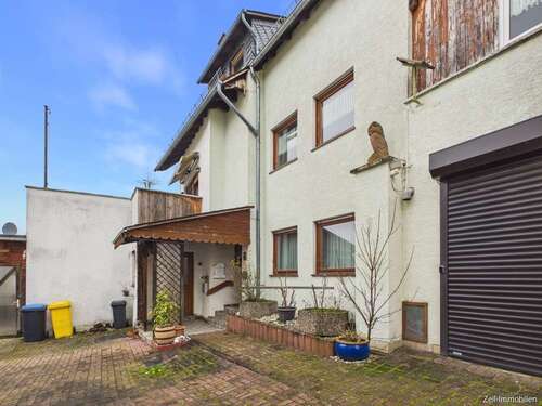 Foto - Haus zum Kaufen in Bornich 160.000,00 € 196 m²