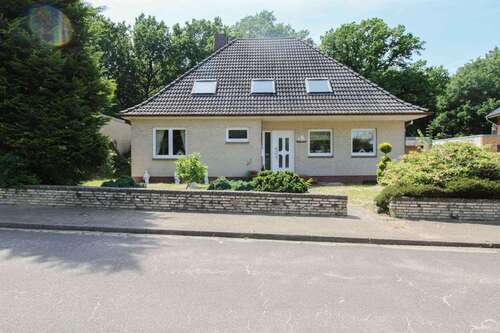 Foto - Haus zum Kaufen in Burg (Dithmarschen) 380.000,00 € 171.59 m²