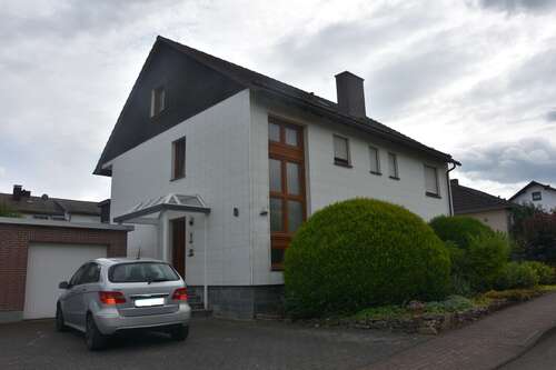 Foto - Haus zum Kaufen in Diemelsee 260.000,00 € 250 m²