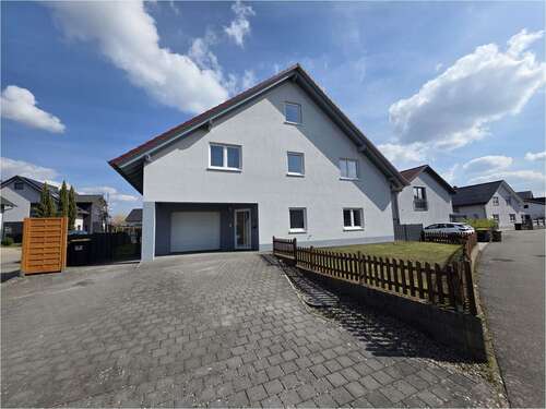 Foto - Haus zum Mieten in Kaiserslautern Siegelbach 2.950,00 € 330 m²