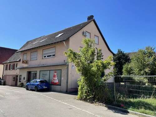 Foto - Haus zum Kaufen in Neckartenzlingen 520.000,00 € 280 m²