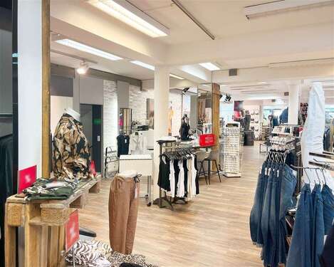 Foto - Einzelhandel in Neustadt a d Aisch 2.500,00 € 383 m²
