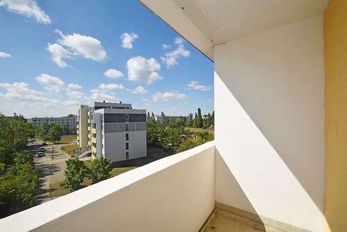 Foto - Wohnung zum Mieten in Halle (Saale) 347,34 € 57.89 m²
