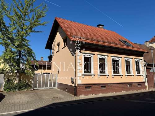 Foto - Haus zum Kaufen in Oberhausen-Rheinhausen 370.000,00 € 159 m²