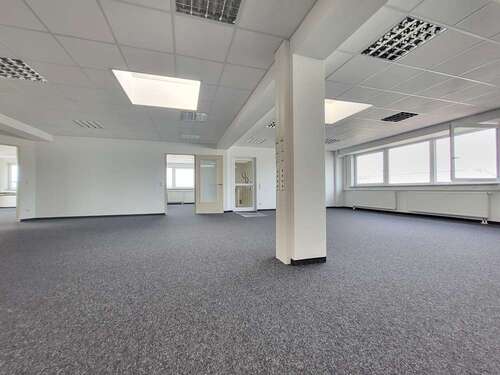 Foto - Büro in Neutraubling 2.106,00 € 234 m²