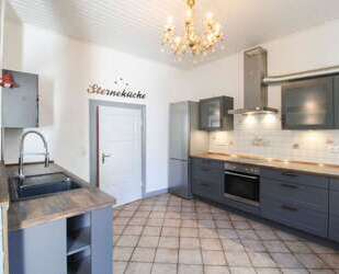 Haus zum Kaufen in Celle 295.000,00 € 250.12 m²