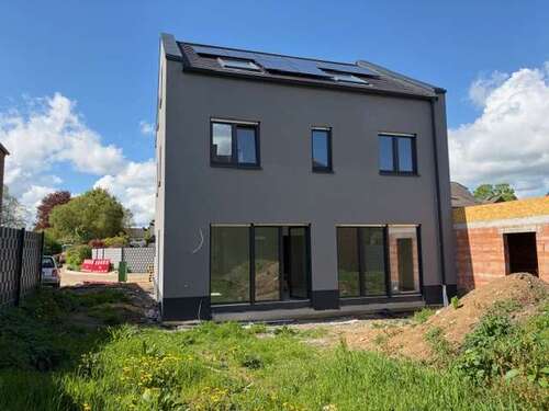 Foto - Haus zum Mieten in Duisburg 2.150,00 € 180 m²