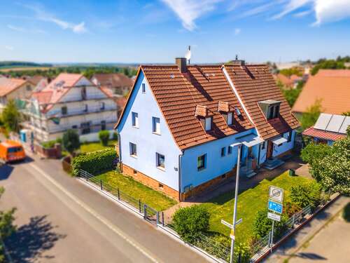 Foto - Haus zum Kaufen in Waldbüttelbrunn 479.000,00 € 189 m²