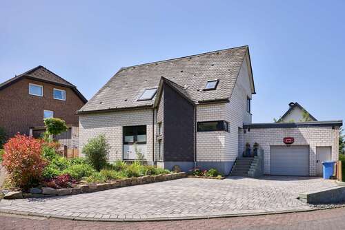 Foto - Haus zum Kaufen in Bestwig 285.000,00 € 172 m²