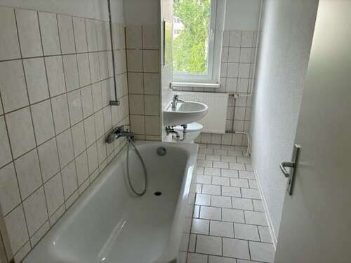 Foto - Wohnung zum Mieten in Halle (Saale) 347,00 € 60.71 m²