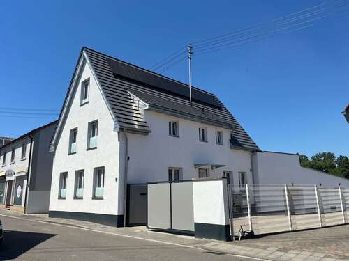 Foto - Haus zum Mieten in Maudach 2.300,00 € 180 m²