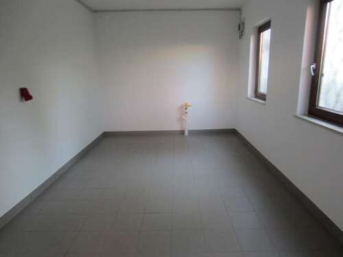 Foto - Halle in Landshut 300,00 € 43 m²