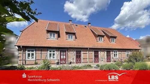 Foto - Haus zum Kaufen in Neustadt-Glewe 469.000,00 € 247 m²