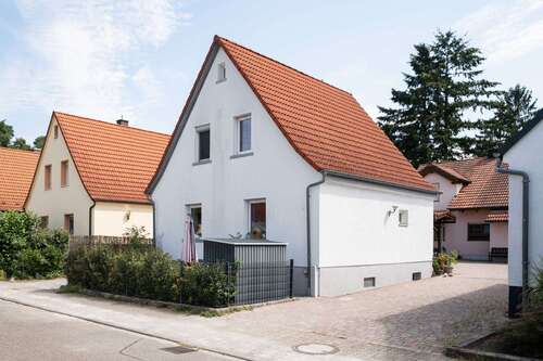 Foto - Haus zum Kaufen in Stutensee Friedrichstal 370.000,00 € 90 m²