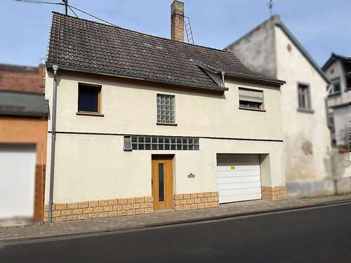 Foto - Haus zum Kaufen in Nierstein-Schwabsburg 298.000,00 € 180 m²