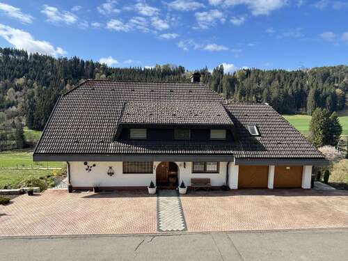 Foto - Haus zum Kaufen in Lenzkirch 480.000,00 € 250 m²