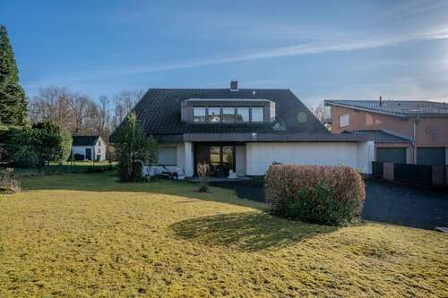 Foto - Haus zum Kaufen in Lohmar 979.000,00 € 290 m²