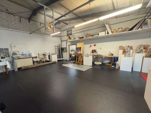 Foto - Halle in Frankfurt am Main 2.150,00 € 214.39 m²