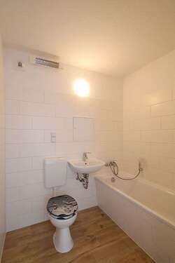 Foto - Wohnung zum Mieten in Halle (Saale) 387,38 € 56.52 m²