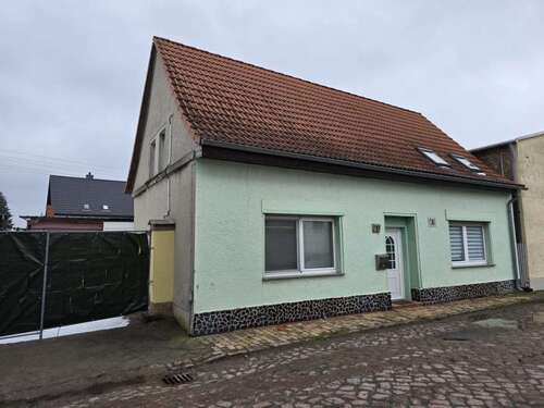 Foto - Haus zum Kaufen in Roitzsch 55.000,00 € 90 m²