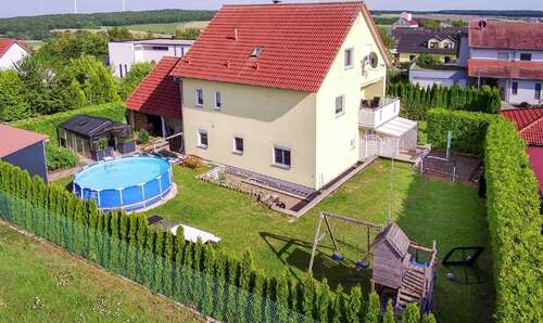 Foto - Haus zum Kaufen in Wasserlosen 450.000,00 € 236.89 m²