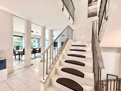 Foto - Haus zum Kaufen in Hofheim am Taunus 1.695.000,00 € 350 m²