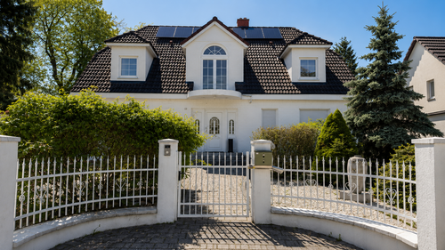 Foto - Haus zum Kaufen in Schwalbach 1.690.000,00 € 250 m²