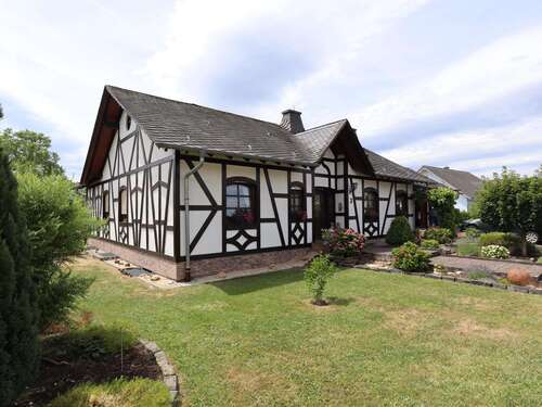 Foto - Haus zum Kaufen in Peterswald-Löffelscheid 395.000,00 € 124 m²