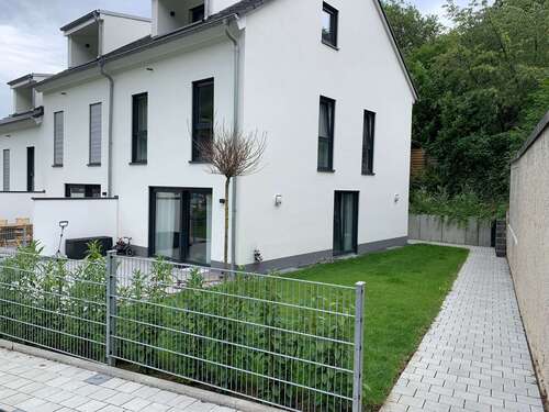 Foto - Haus zum Mieten in Wiesbaden 3.000,00 € 160 m²