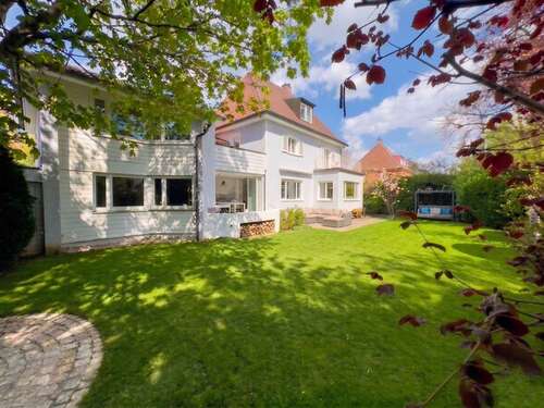 Foto - Haus zum Kaufen in München 2.850.000,00 € 243 m²