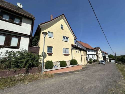 Foto - Haus zum Kaufen in Nessetal 180.000,00 € 151.8 m²