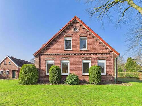 Foto - Haus zum Kaufen in Friedeburg 259.000,00 € 161.36 m²