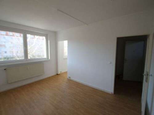 Foto - Wohnung zum Mieten in Bernburg (Saale) 196,00 € 25.08 m²