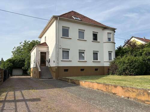 Foto - Haus zum Kaufen in Schwalbach 309.000,00 € 225 m²