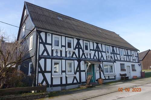 Foto - Haus zum Kaufen in Bad Berleburg - Schüllar 145.000,00 € 283 m²