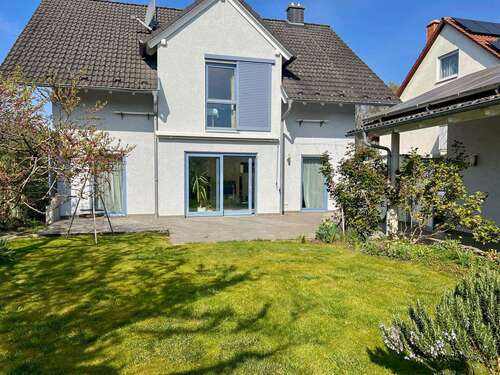 Foto - Haus zum Kaufen in Altrip 670.000,00 € 151 m²