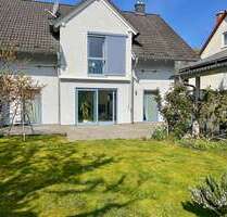 Haus zum Kaufen in Altrip 670.000,00 € 151 m²
