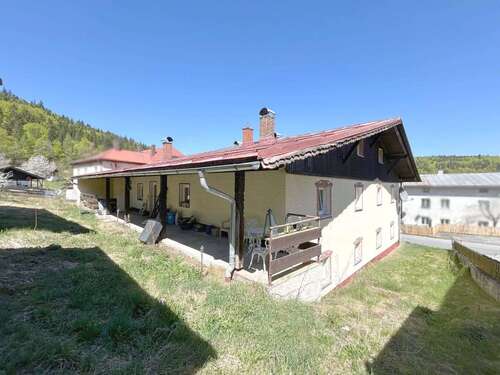 Foto - Haus zum Kaufen in Bayerisch Eisenstein 150.000,00 € 324.99 m²