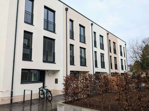 Foto - Haus zum Mieten in Frankfurt am Main 2.400,00 € 136.1 m²